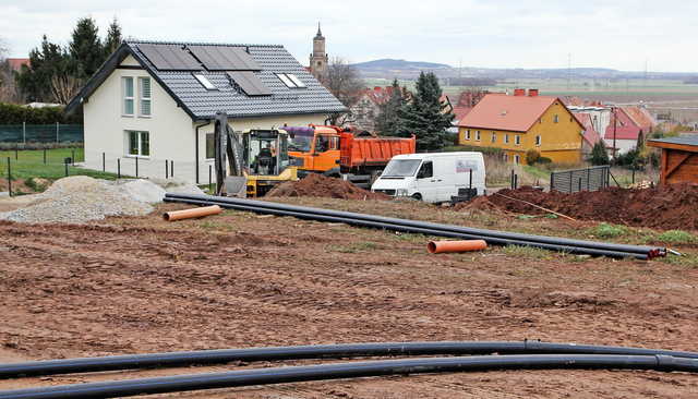 [FOTO] Trwają inwestycje mieszkaniowe i modernizacja oczyszczalni ścieków w gminie Dobromierz