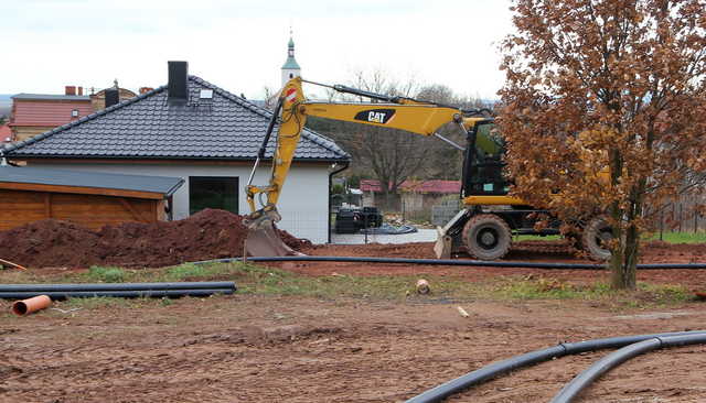[FOTO] Trwają inwestycje mieszkaniowe i modernizacja oczyszczalni ścieków w gminie Dobromierz
