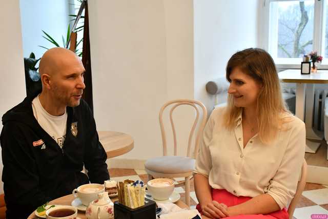 [WIDEO/FOTO] Świąteczna wizyta koszykarzy i niespodzianka dla turystów. Słodkie Święto Basi w Książu