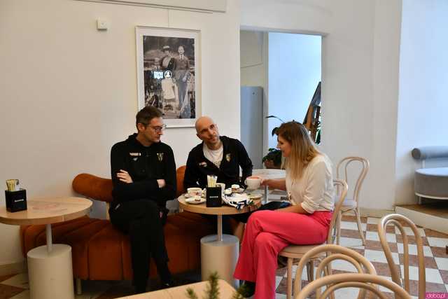 [WIDEO/FOTO] Świąteczna wizyta koszykarzy i niespodzianka dla turystów. Słodkie Święto Basi w Książu