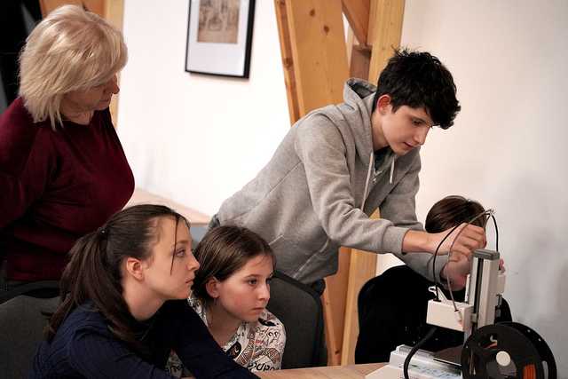 [FOTO] W Bystrzycy Dolnej łączyli technologię druku 3D z pieczeniem pierników 