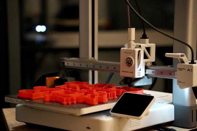 [FOTO] W Bystrzycy Dolnej łączyli technologię druku 3D z pieczeniem pierników 