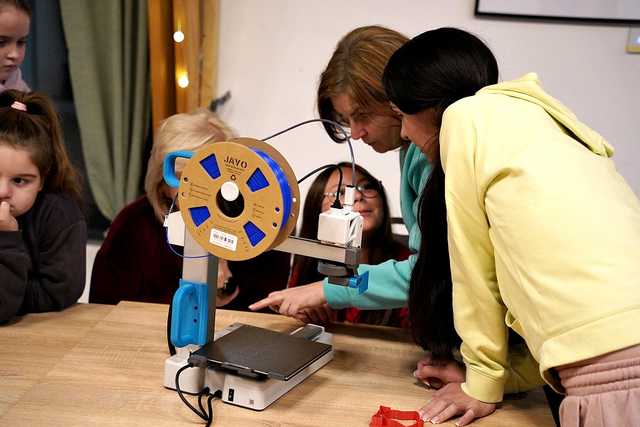 [FOTO] W Bystrzycy Dolnej łączyli technologię druku 3D z pieczeniem pierników 