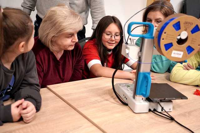 [FOTO] W Bystrzycy Dolnej łączyli technologię druku 3D z pieczeniem pierników 
