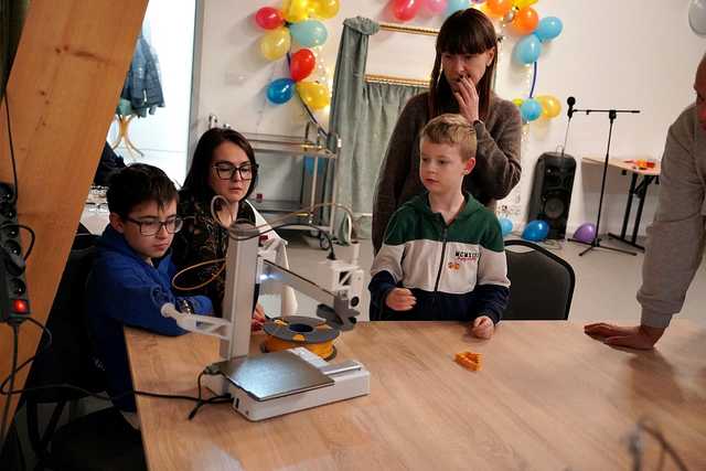 [FOTO] W Bystrzycy Dolnej łączyli technologię druku 3D z pieczeniem pierników 