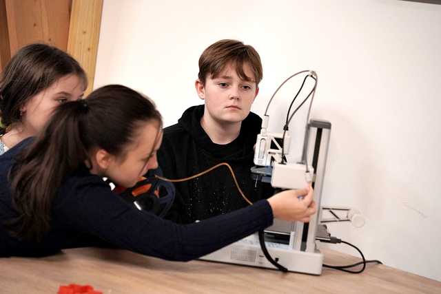 [FOTO] W Bystrzycy Dolnej łączyli technologię druku 3D z pieczeniem pierników 