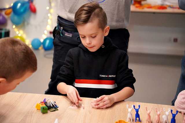 [FOTO] W Bystrzycy Dolnej łączyli technologię druku 3D z pieczeniem pierników 