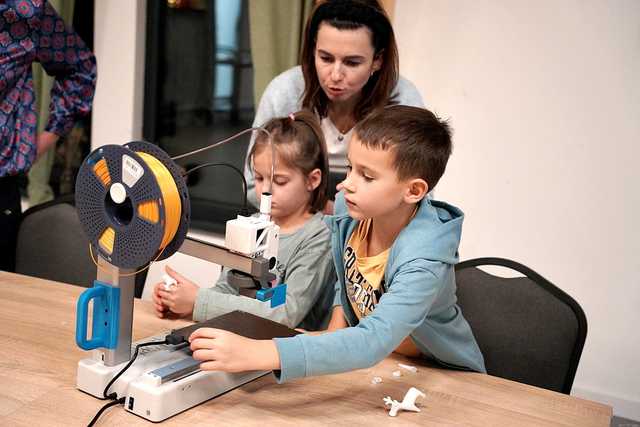 [FOTO] W Bystrzycy Dolnej łączyli technologię druku 3D z pieczeniem pierników 