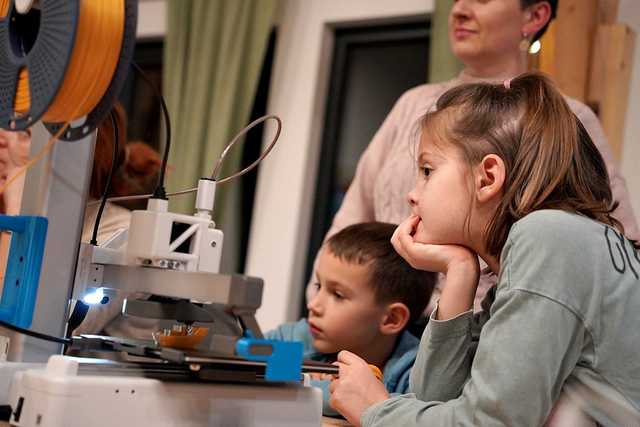 [FOTO] W Bystrzycy Dolnej łączyli technologię druku 3D z pieczeniem pierników 