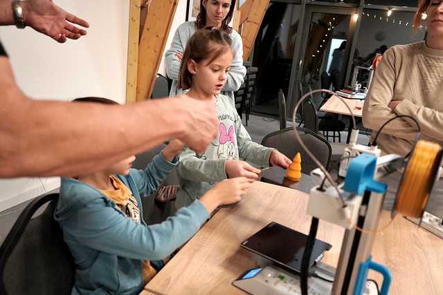 [FOTO] W Bystrzycy Dolnej łączyli technologię druku 3D z pieczeniem pierników 
