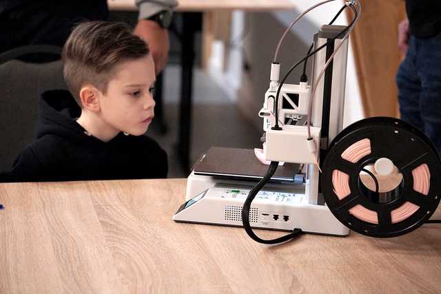 [FOTO] W Bystrzycy Dolnej łączyli technologię druku 3D z pieczeniem pierników 