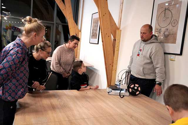 [FOTO] W Bystrzycy Dolnej łączyli technologię druku 3D z pieczeniem pierników 