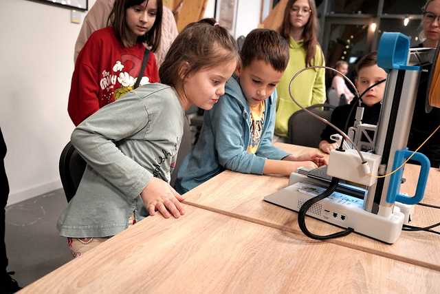 [FOTO] W Bystrzycy Dolnej łączyli technologię druku 3D z pieczeniem pierników 