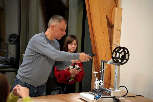 [FOTO] W Bystrzycy Dolnej łączyli technologię druku 3D z pieczeniem pierników 