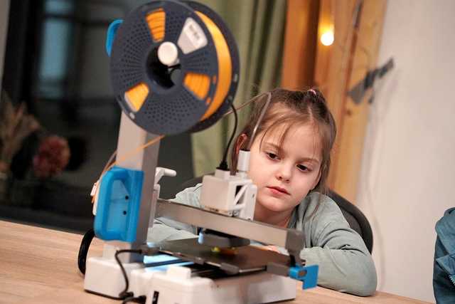 [FOTO] W Bystrzycy Dolnej łączyli technologię druku 3D z pieczeniem pierników 