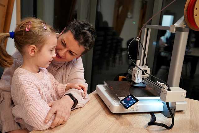 [FOTO] W Bystrzycy Dolnej łączyli technologię druku 3D z pieczeniem pierników 