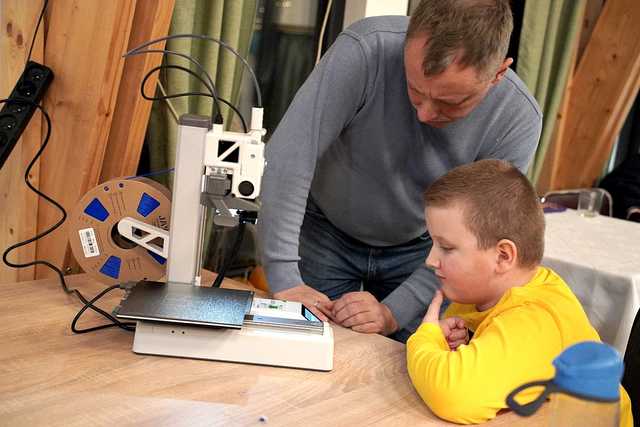 [FOTO] W Bystrzycy Dolnej łączyli technologię druku 3D z pieczeniem pierników 