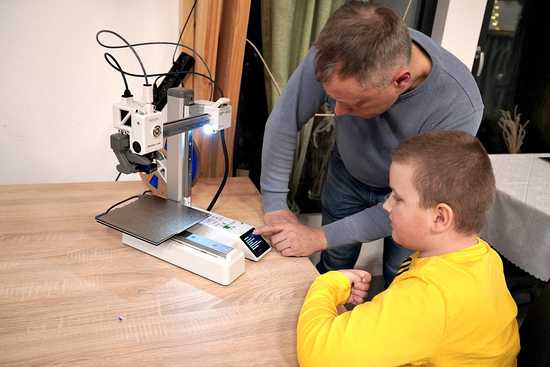 [FOTO] W Bystrzycy Dolnej łączyli technologię druku 3D z pieczeniem pierników 