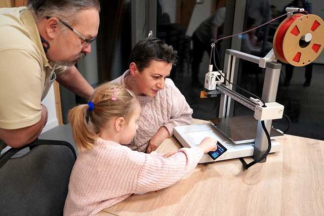 [FOTO] W Bystrzycy Dolnej łączyli technologię druku 3D z pieczeniem pierników 