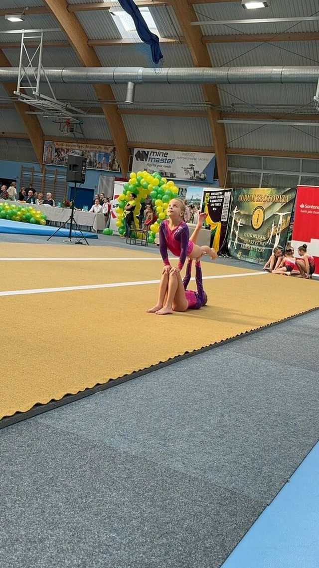 [FOTO] Medale dla akrobatyczek z Żarowa