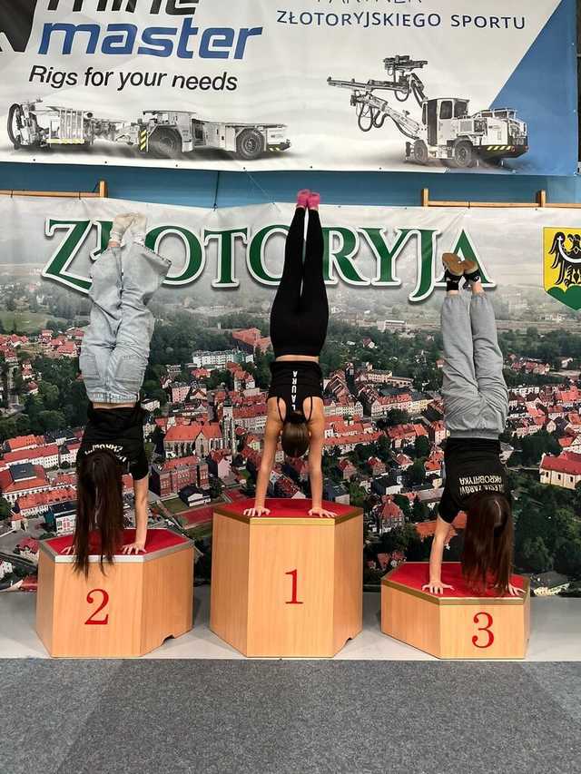 [FOTO] Medale dla akrobatyczek z Żarowa