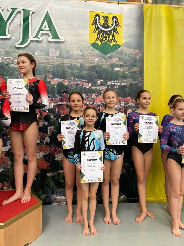 [FOTO] Medale dla akrobatyczek z Żarowa
