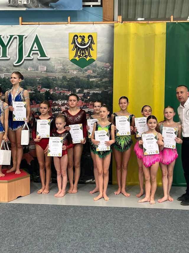[FOTO] Medale dla akrobatyczek z Żarowa