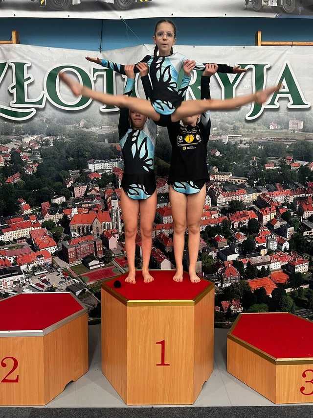 [FOTO] Medale dla akrobatyczek z Żarowa