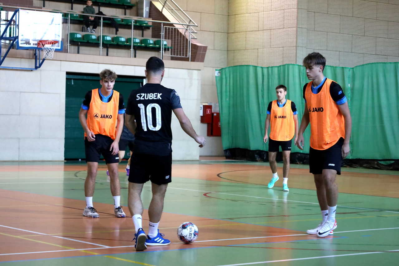 [FOTO] Za nami pierwsza kolejka Żarowskiej Ligi Futsalu Electrolux Cup 