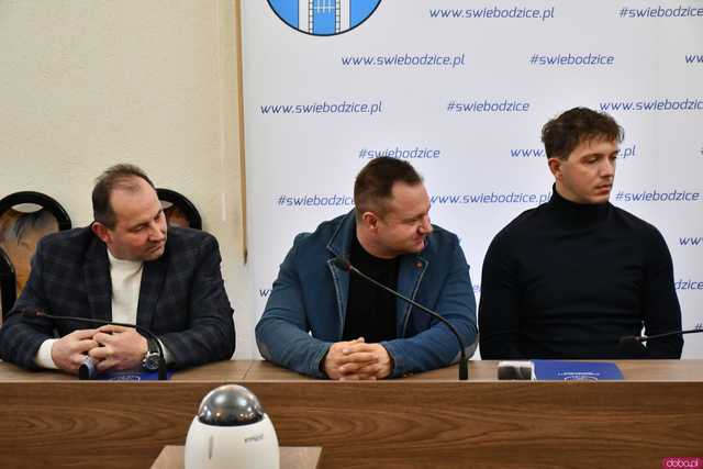 [FOTO] Świebodzice przeznaczą ponad 7,5 mln złotych na modernizację obiektów sportowych. Co dokładnie zostanie wykonane? 