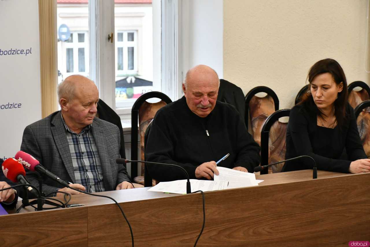 [FOTO] Świebodzice przeznaczą ponad 7,5 mln złotych na modernizację obiektów sportowych. Co dokładnie zostanie wykonane? 