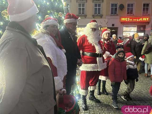 [FOTO] Mikołajki pełne atrakcji rozpoczęły świąteczny sezon w Świebodzicach