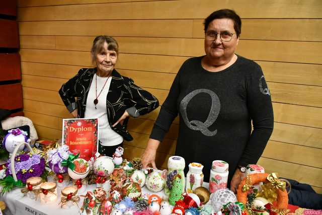 [WIDEO/FOTO] Moc atrakcji i bogato zastawione stoiska na Jarmarku Bożonarodzeniowym w Strzegomiu