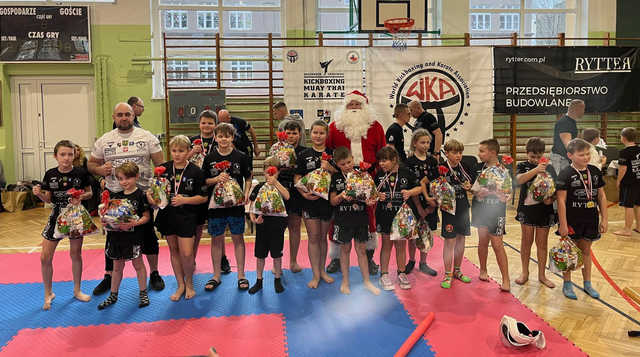 Grad medali dla fighterów