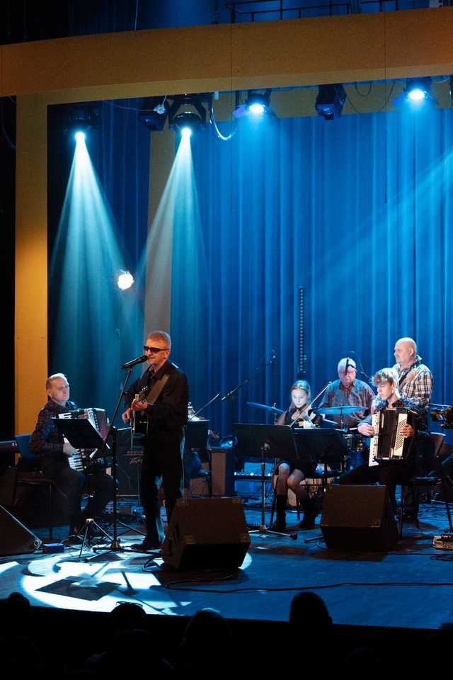 Trzy pokolenia Manufaktury Zespołów i goście na scenie ŚOK [FOTO]