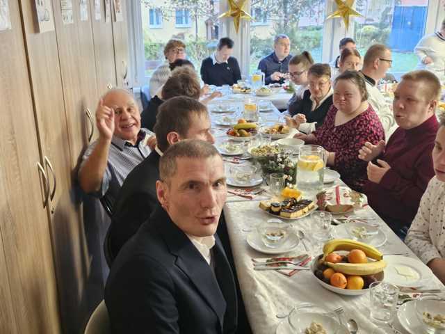 [FOTO] Na tę chwilę wszyscy czekali. Wigilia w Środowiskowym Domu Samopomocy w Świdnicy