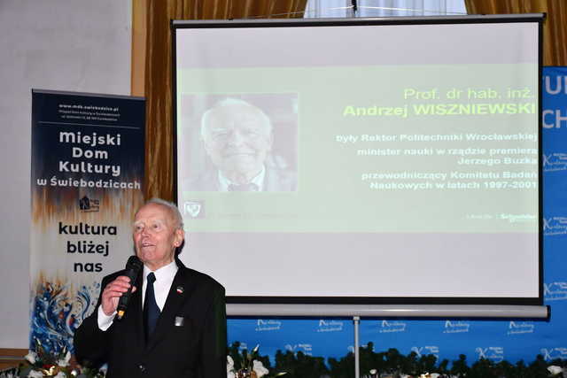 [FOTO] W Świebodzicach odsłonięto tablicę Stanisława Tymowskiego