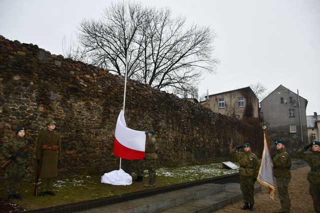 [FOTO] W Świebodzicach odsłonięto tablicę Stanisława Tymowskiego