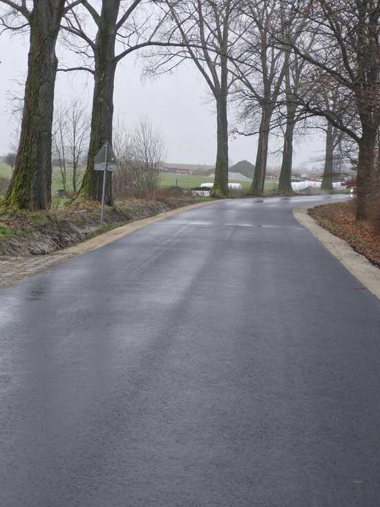 [FOTO] Odebrano wyremontowaną drogę z Morawy do Przyłęgowa