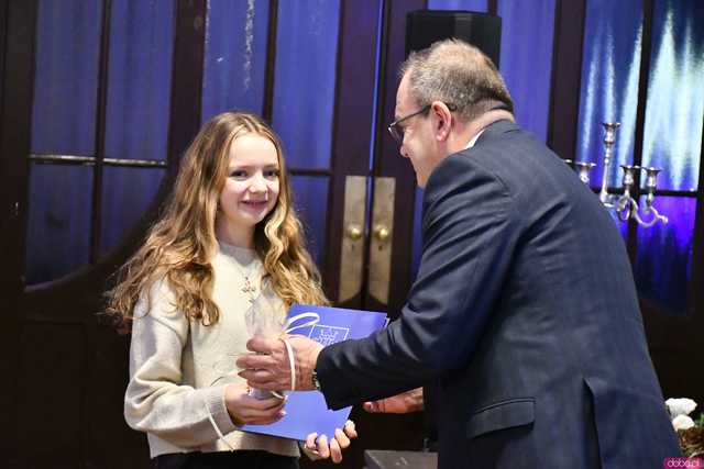 [WIDEO/FOTO] Podziękowano wolontariuszom i aktywnym społecznie. Uroczystość z okazji Światowego Dnia Wolontariatu