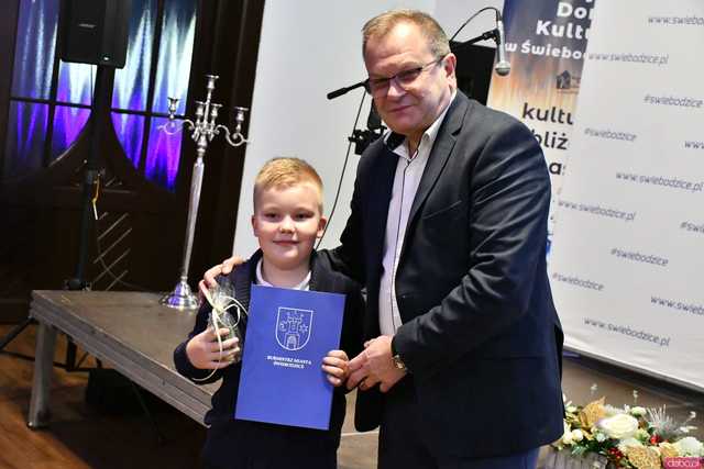 [WIDEO/FOTO] Podziękowano wolontariuszom i aktywnym społecznie. Uroczystość z okazji Światowego Dnia Wolontariatu