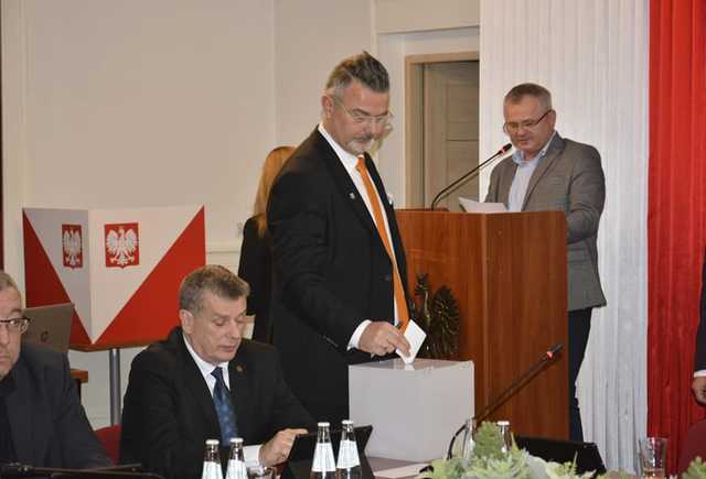Przewodniczący i wiceprzewodniczący rady miejskiej złożyli rezygnację. Kto następcą?