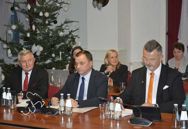 Przewodniczący i wiceprzewodniczący rady miejskiej złożyli rezygnację. Kto następcą?