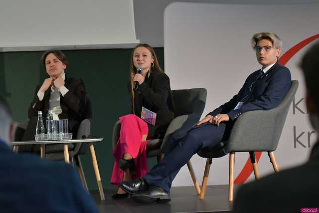 [WIDEO/FOTO] Ministra Edukacji, wicemarszałek Sejmu i influencer Prawo Marcina gośćmi specjalnymi V Dolnośląskiego Kongresu Młodzieży w Krzyżowej