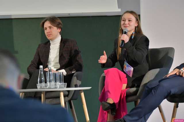 [WIDEO/FOTO] Ministra Edukacji, wicemarszałek Sejmu i influencer Prawo Marcina gośćmi specjalnymi V Dolnośląskiego Kongresu Młodzieży w Krzyżowej
