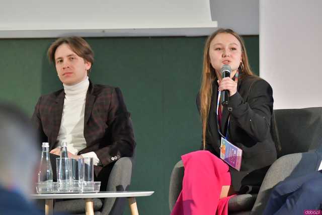 [WIDEO/FOTO] Ministra Edukacji, wicemarszałek Sejmu i influencer Prawo Marcina gośćmi specjalnymi V Dolnośląskiego Kongresu Młodzieży w Krzyżowej