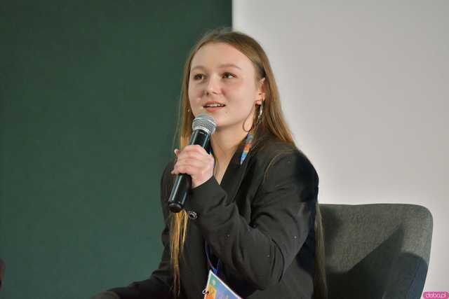 [WIDEO/FOTO] Ministra Edukacji, wicemarszałek Sejmu i influencer Prawo Marcina gośćmi specjalnymi V Dolnośląskiego Kongresu Młodzieży w Krzyżowej