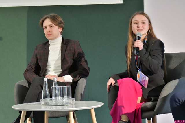 [WIDEO/FOTO] Ministra Edukacji, wicemarszałek Sejmu i influencer Prawo Marcina gośćmi specjalnymi V Dolnośląskiego Kongresu Młodzieży w Krzyżowej