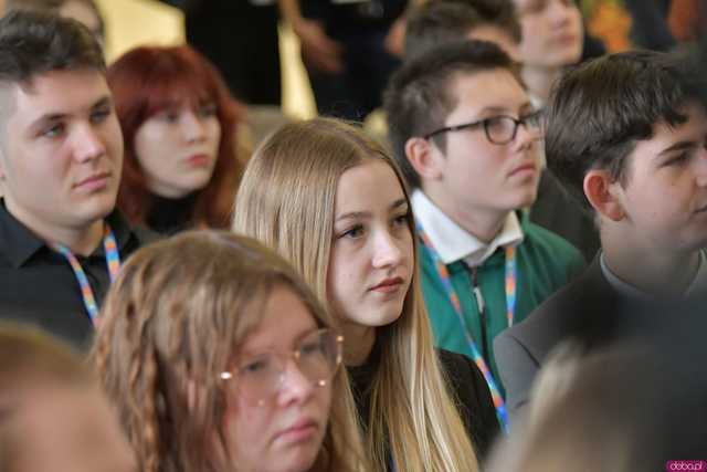 [WIDEO/FOTO] Ministra Edukacji, wicemarszałek Sejmu i influencer Prawo Marcina gośćmi specjalnymi V Dolnośląskiego Kongresu Młodzieży w Krzyżowej