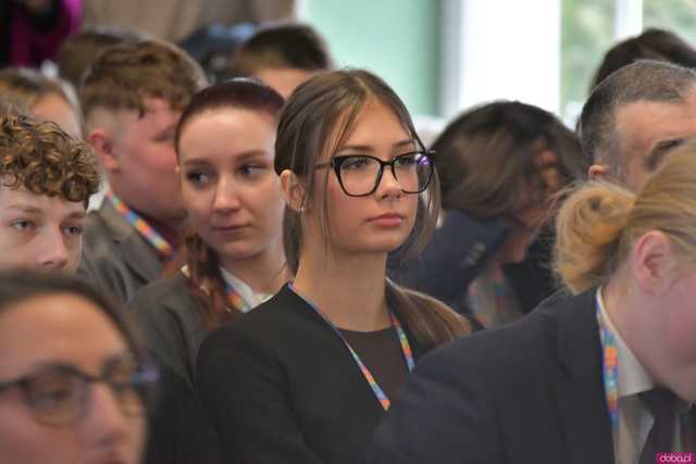 [WIDEO/FOTO] Ministra Edukacji, wicemarszałek Sejmu i influencer Prawo Marcina gośćmi specjalnymi V Dolnośląskiego Kongresu Młodzieży w Krzyżowej